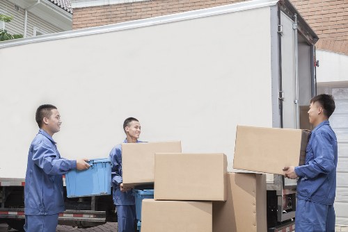 Local movers managing access and parking in Mortlake