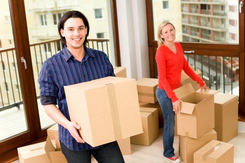 Risk assessment and careful handling of items in a moving van